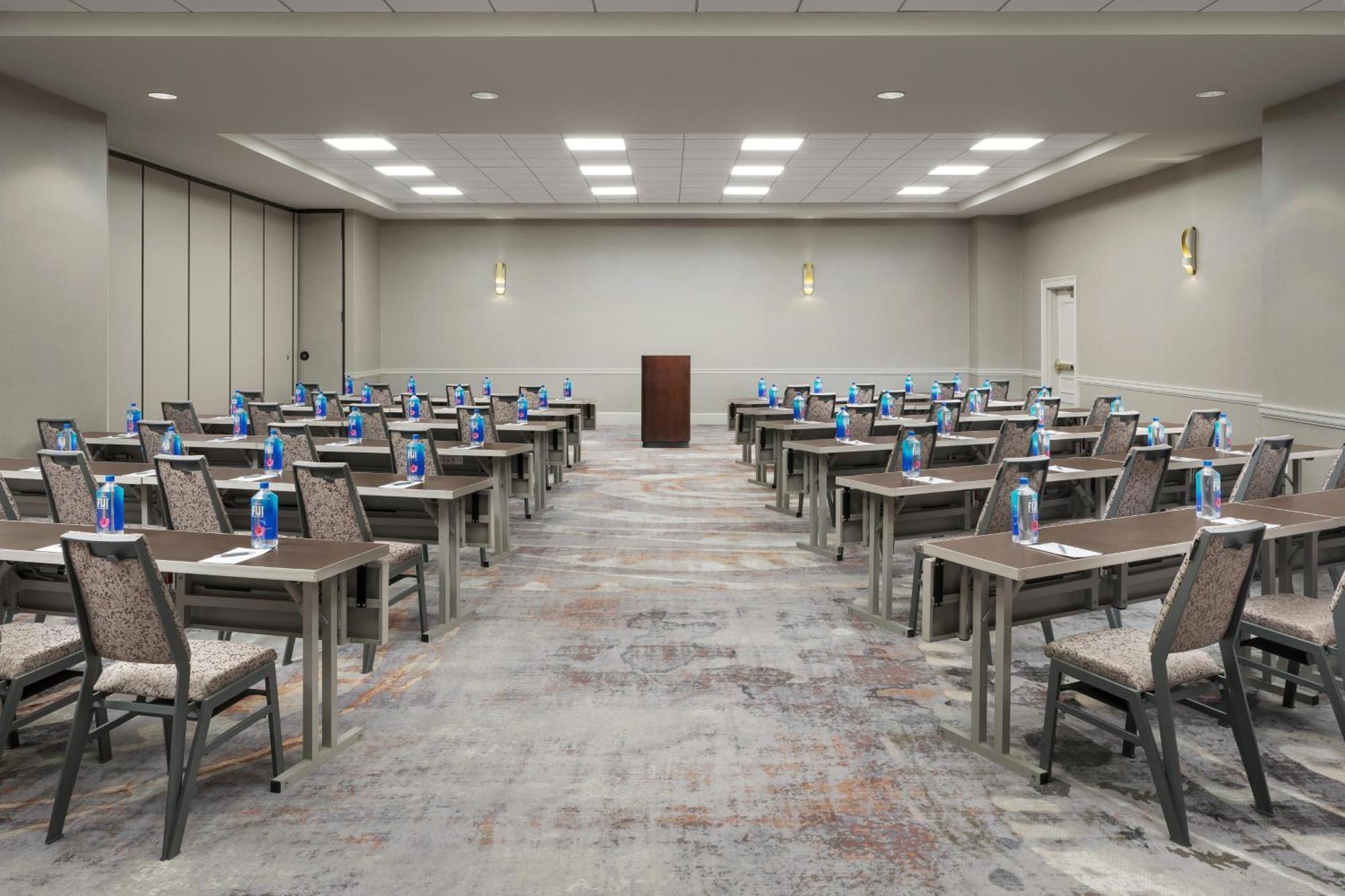 The Westin New Orleans Hotel Exterior photo